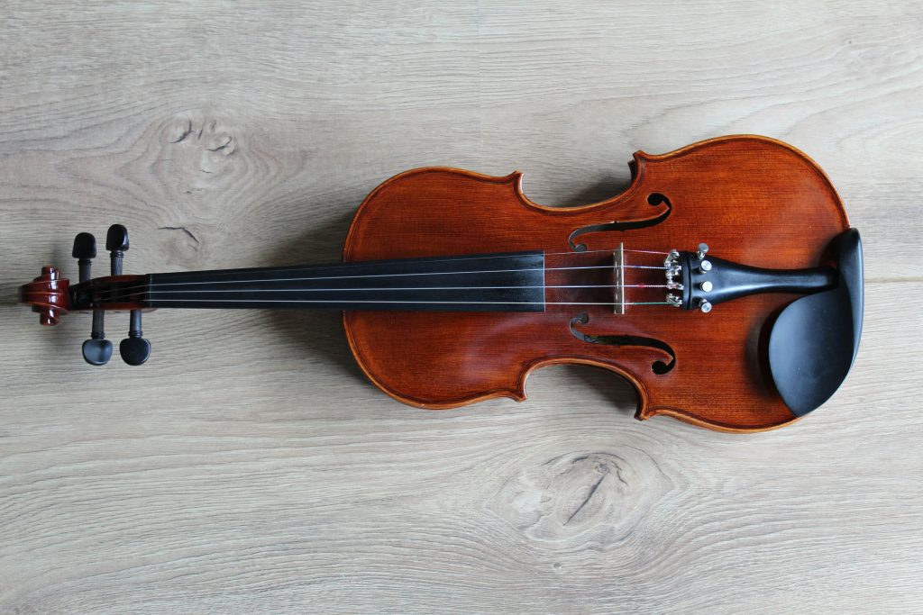 violin on table